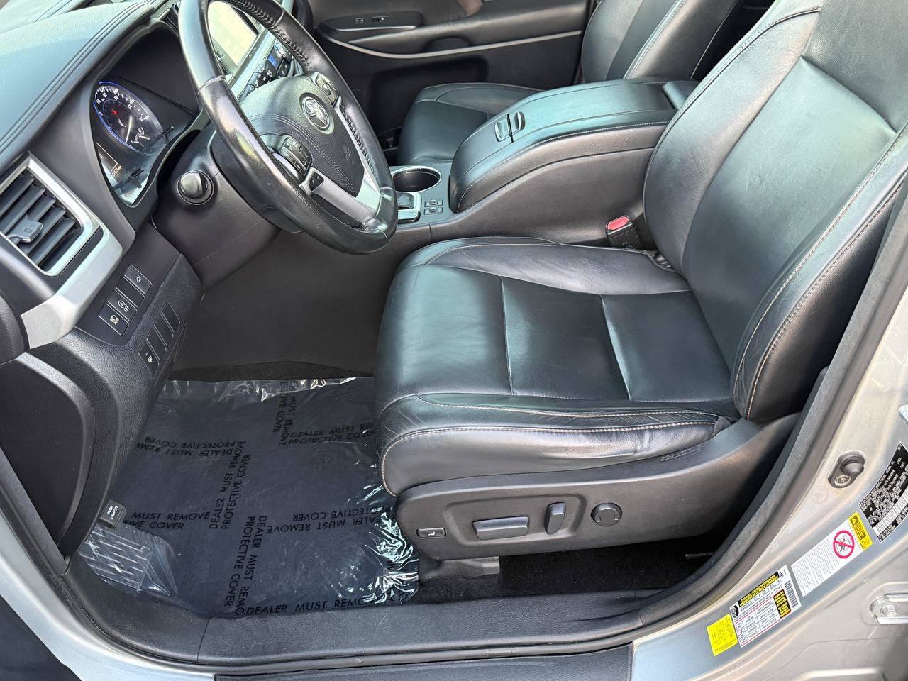 Used 2017 Toyota Highlander XLE AWD/4WD image 19