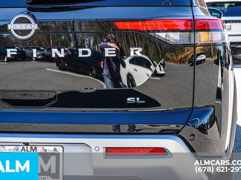 Used 2025 Nissan Pathfinder SL image 12