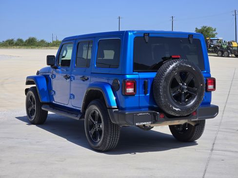 Used 2021 Jeep Wrangler Unlimited Sahara AWD/4WD image 6