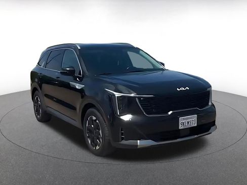 Used 2024 Kia Sorento S FWD image 3