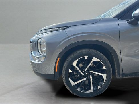 Used 2024 Mitsubishi Outlander SE image 9
