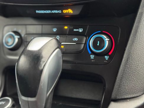 Used 2015 Ford Focus SE image 26