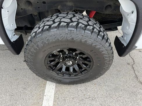 Used 2021 Chevrolet Silverado 2500 LT w/ Z71 Off-Road Package image 15