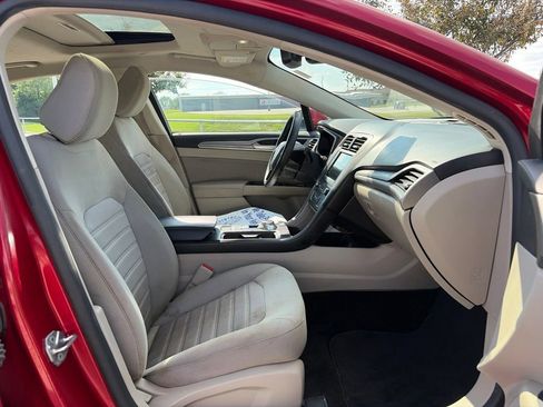 Used 2020 Ford Fusion SE FWD image 24