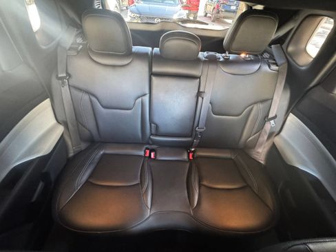 Used 2025 Jeep Compass Limited AWD/4WD image 39