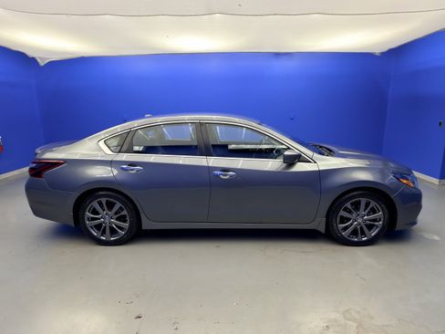 Used 2018 Nissan Altima 2.5 SR w/ SR Special Edition image 8