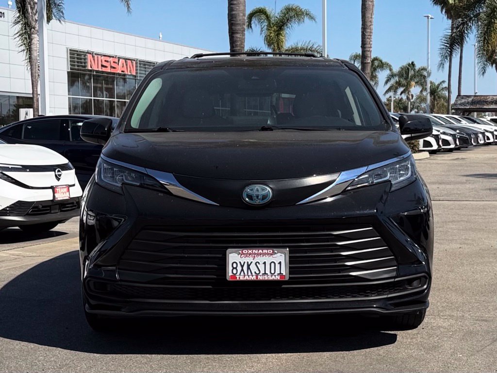 Used 2021 Toyota Sienna LE w/ LE Plus Package FWD image 3