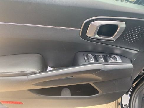 Used 2024 Kia Sorento S image 17