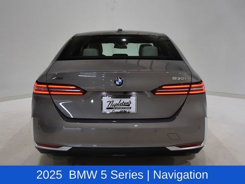 Used 2025 BMW 530i xDrive w/ Premium Package image 5