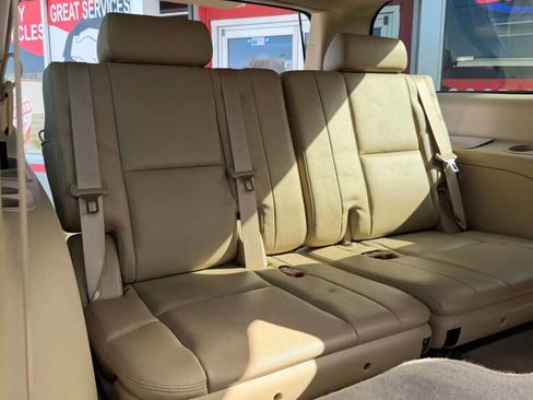 Used 2011 GMC Yukon XL Denali image 21