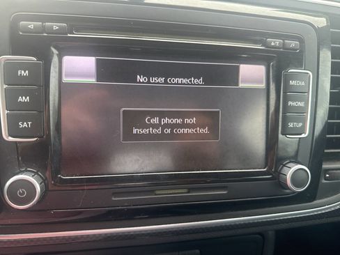 Used 2012 Volkswagen Beetle Launch Edition image 36