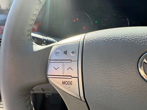 Used 2006 Toyota Avalon XLS image 18