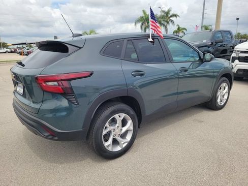 New 2026 Chevrolet Trax LS w/ LS Convenience Package FWD image 2