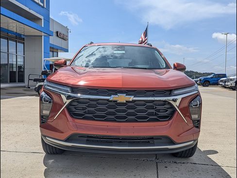 Used 2024 Chevrolet Trax LT w/ Driver Confidence Package FWD image 11