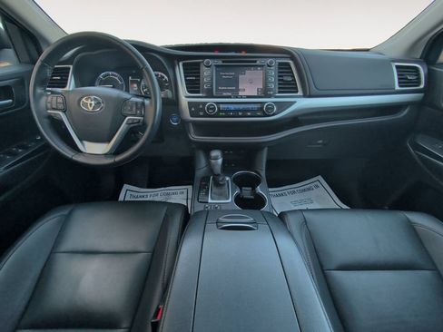 Used 2019 Toyota Highlander XLE AWD/4WD image 10