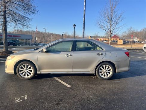 Used 2014 Toyota Camry XLE image 9