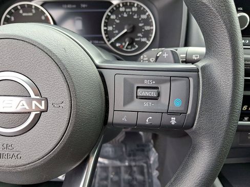 Used 2024 Nissan Rogue SV AWD/4WD image 18