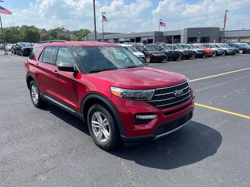 Used 2021 Ford Explorer XLT w/ Equipment Group 202A AWD/4WD image 3