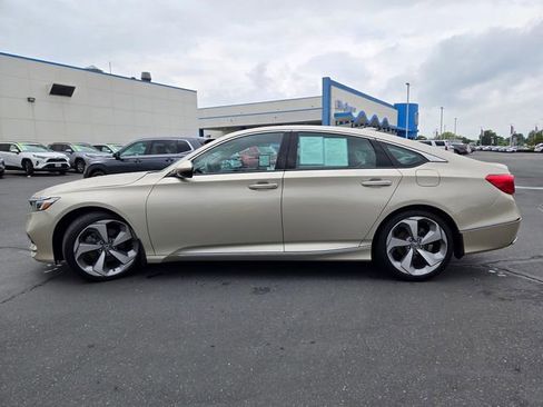 Used 2018 Honda Accord Touring image 7