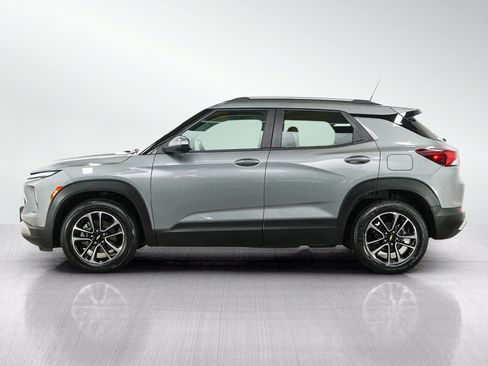 Used 2024 Chevrolet TrailBlazer LT w/ Convenience Package FWD image 2