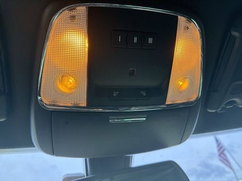 Used 2017 Chrysler 300 S w/ S Model Appearance Package RWD image 8