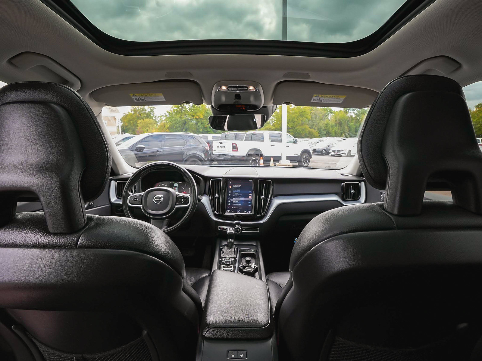 Used 2018 Volvo XC60 T5 Momentum w/ Convenience Package AWD/4WD image 34