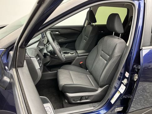 Used 2024 Nissan Rogue SV image 8