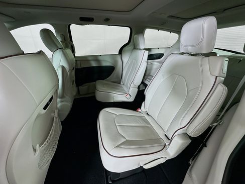 Used 2017 Chrysler Pacifica Limited w/ Advanced Safetytec Group image 29