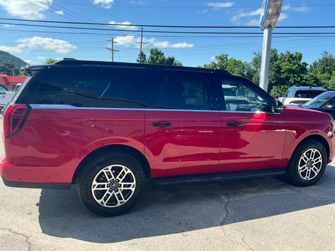 Used 2025 Ford Expedition Max Active RWD image 3
