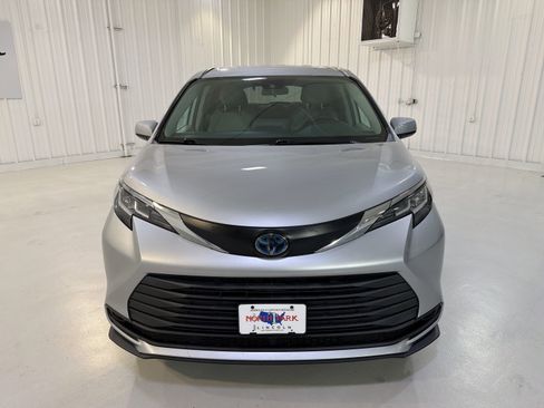 Used 2021 Toyota Sienna LE FWD image 31