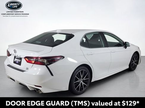 Used 2022 Toyota Camry SE image 3