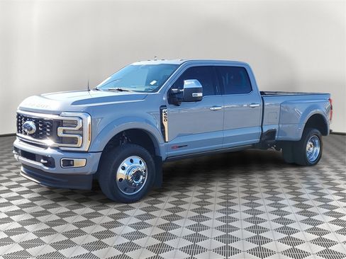 Used 2024 Ford F450 Platinum w/ FX4 Off-Road Package image 8