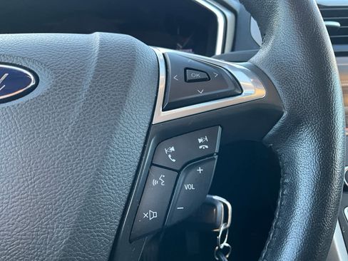 Used 2016 Ford Fusion SE w/ Equipment Group 202A image 21