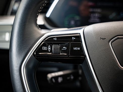 Used 2021 Audi e-tron Premium Plus w/ Premium Plus Package image 27