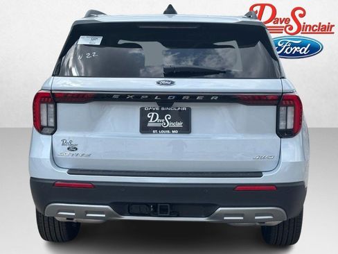 New 2026 Ford Explorer Active w/ Active Comfort Package AWD/4WD image 8