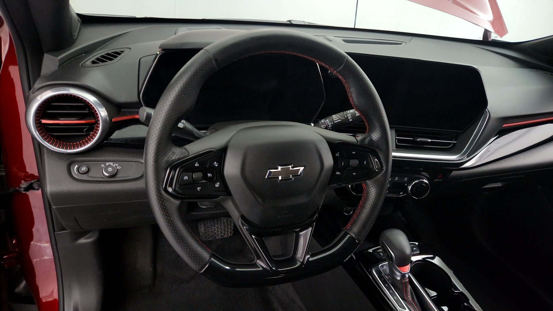 Used 2024 Chevrolet Trax RS w/ Driver Confidence Package FWD image 18