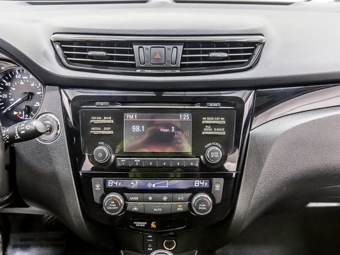 Used 2018 Nissan Rogue Sport SV w/ SV All-Weather Package FWD image 18