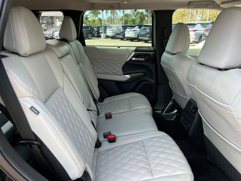 Used 2023 Mitsubishi Outlander SEL image 24