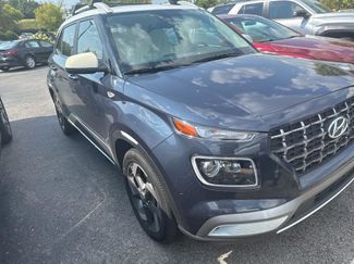 Used 2023 Hyundai Venue Limited image 1