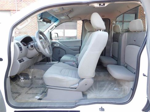 Used 2015 Nissan Frontier S image 12