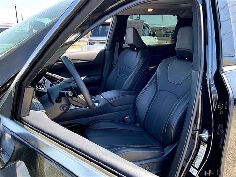 Certified 2026 INFINITI QX60 Luxe w/ Family Package FWD image 37