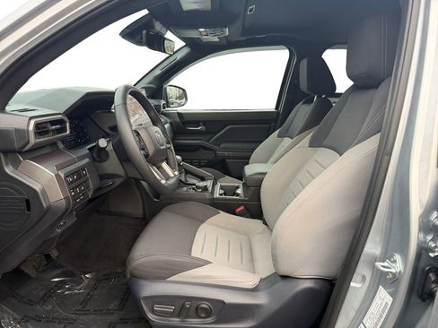 Used 2025 Toyota Tacoma TRD Off-Road image 9