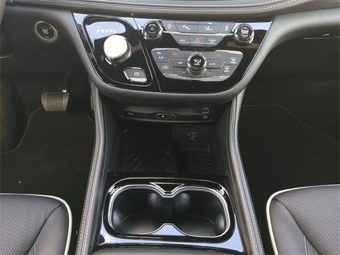 New 2026 Chrysler Pacifica Limited w/ Uconnect Theater Family Group image 25