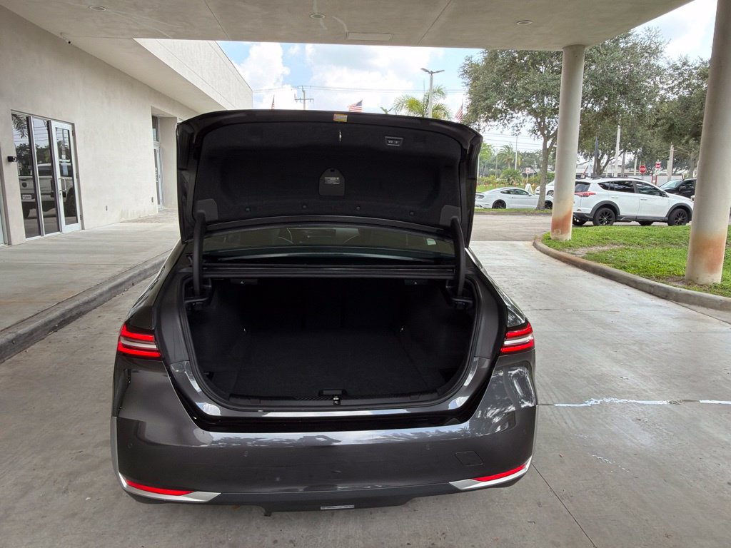 Used 2024 BMW i5 eDrive40i w/ Premium Package RWD image 34