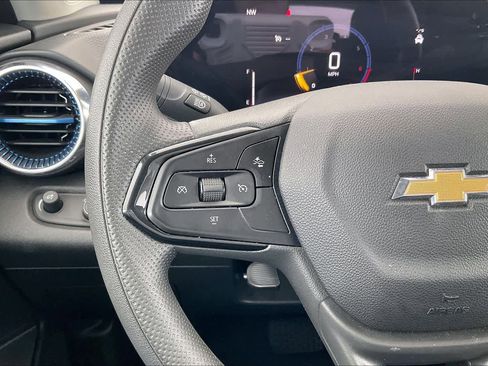 Certified 2025 Chevrolet Trax LT image 23