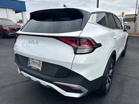 Used 2025 Kia Sportage EX image 3
