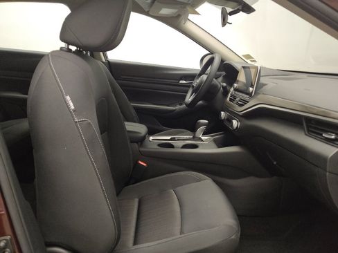 Used 2025 Nissan Altima 2.5 SV FWD image 21