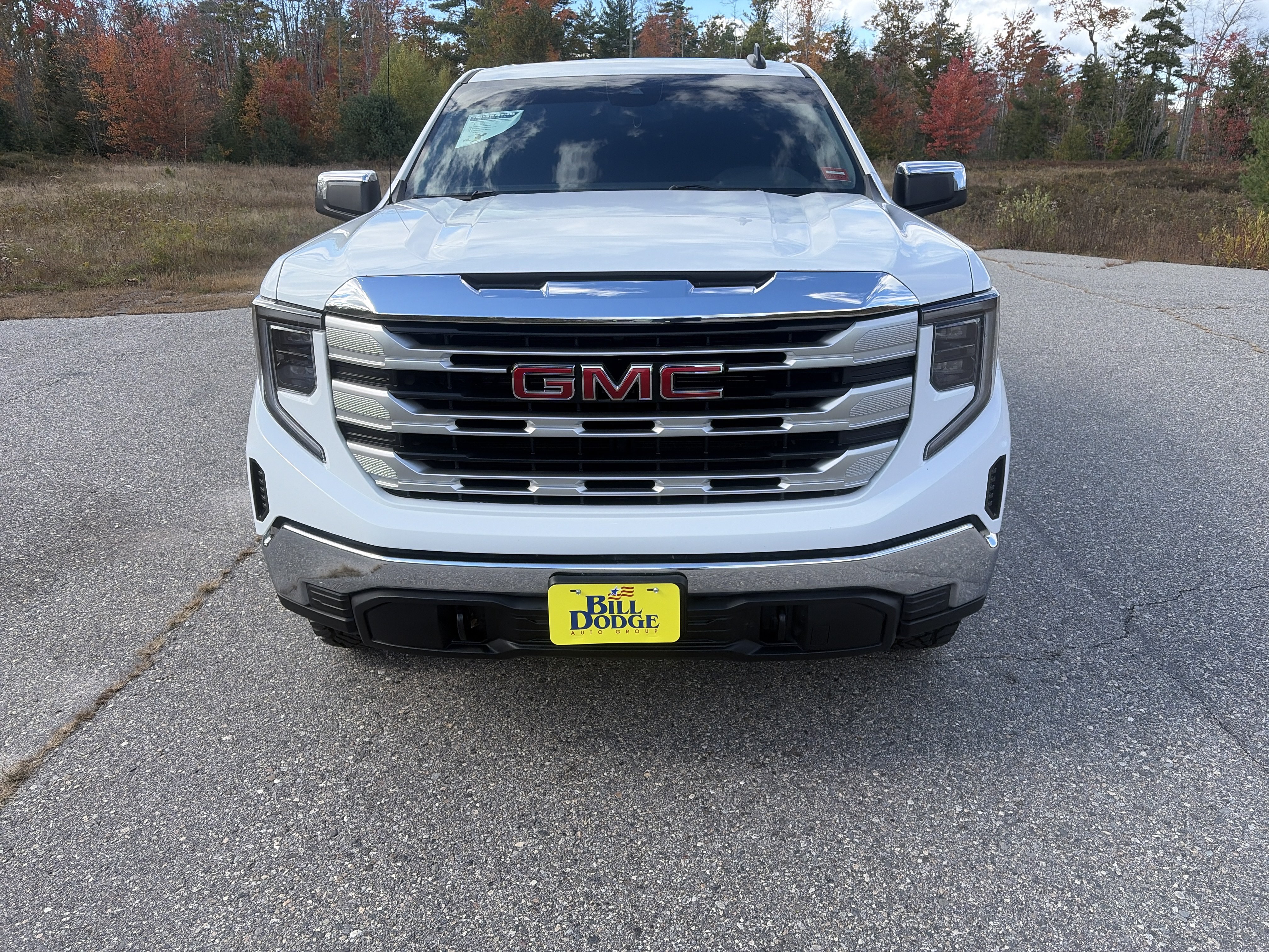 Used 2022 GMC Sierra 1500 SLE AWD/4WD image 2