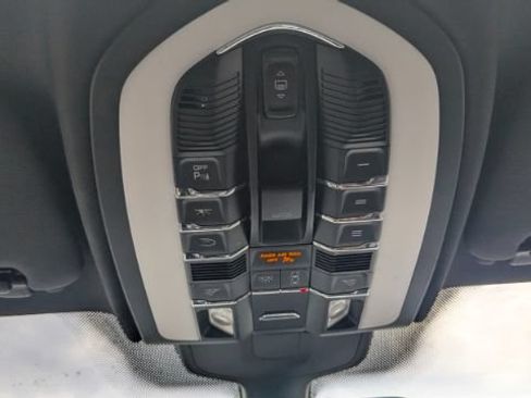 Used 2018 Porsche Cayenne AWD/4WD image 39