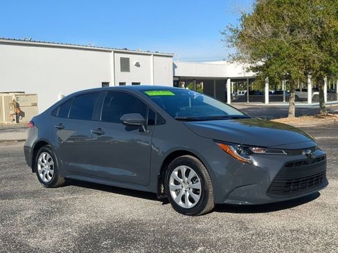 Used 2025 Toyota Corolla LE image 2